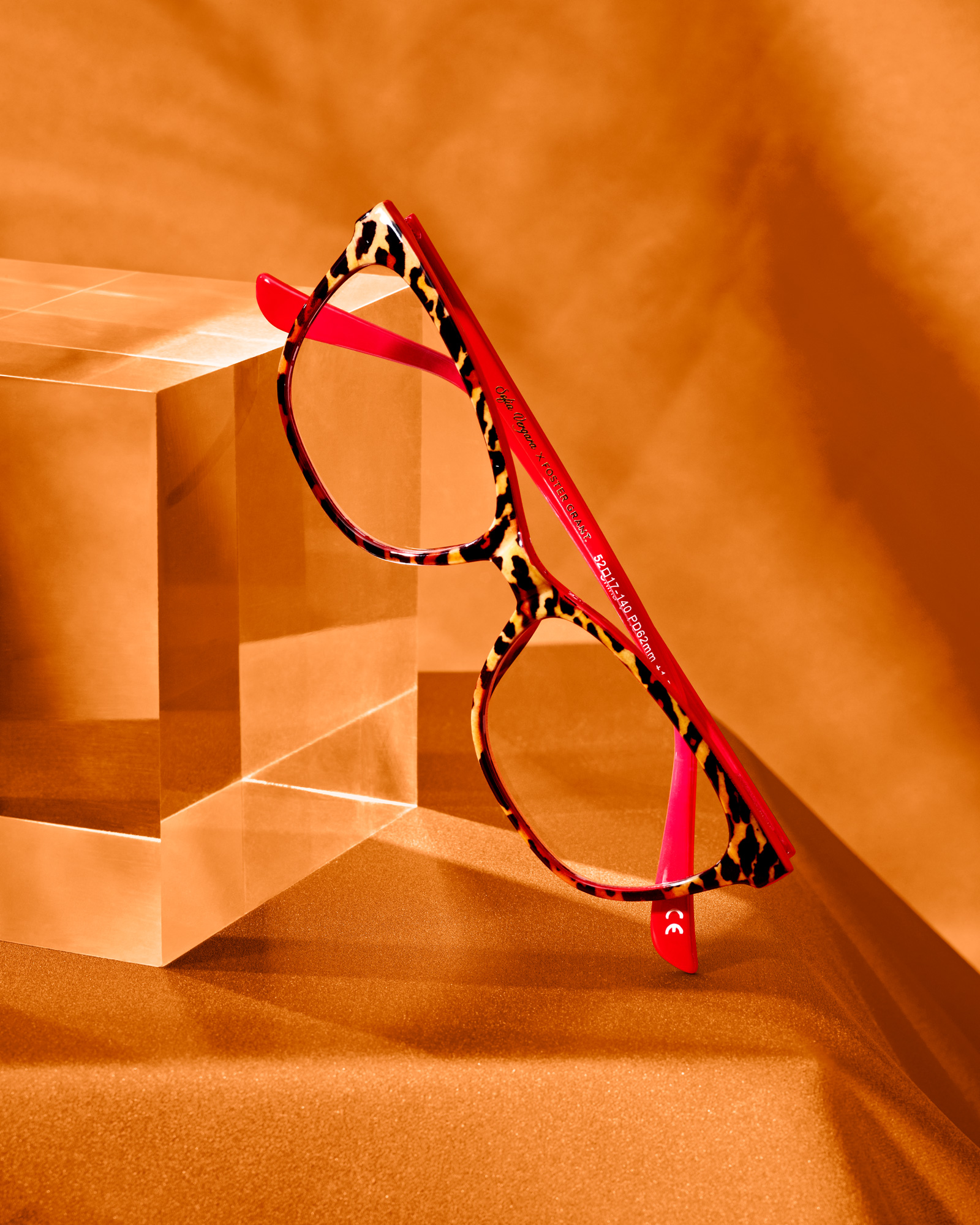 Foster_Grant_READER_TERESA_RED_LEP_0555_v1